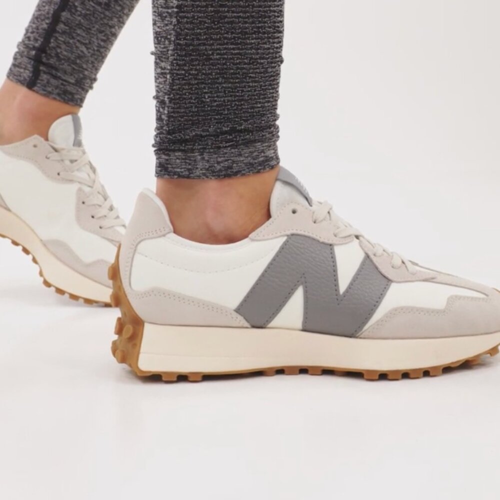 NEW BALANCE 327 Casual Sneakers Shoes Women 9.5 / Men 8 Moonbeam Grey NEW - Picture 2 of 16